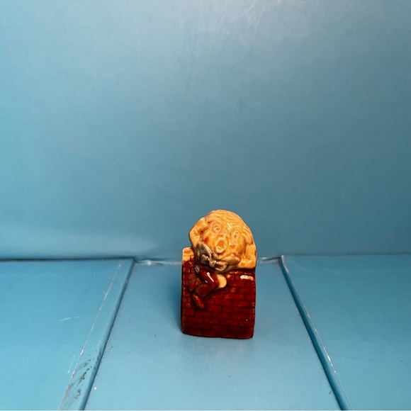 Wade Other - Wade Whimsies - Red Rose Tea - 
Nursery Rhymes - Humpty Dumpty *small chip*